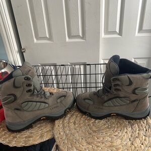 L.L.Bean Tek 2.5 TSL System snowshoe hiking winter boots in gray suede